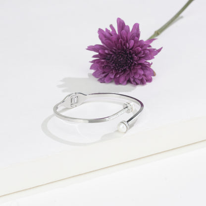 White Stone Freshwater Pearl Bracelet