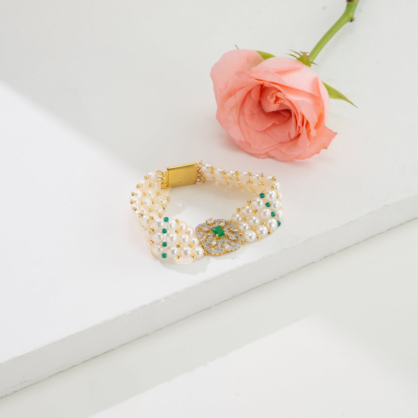 Graceful Green Stone White Freshwater Pearl Bracelet