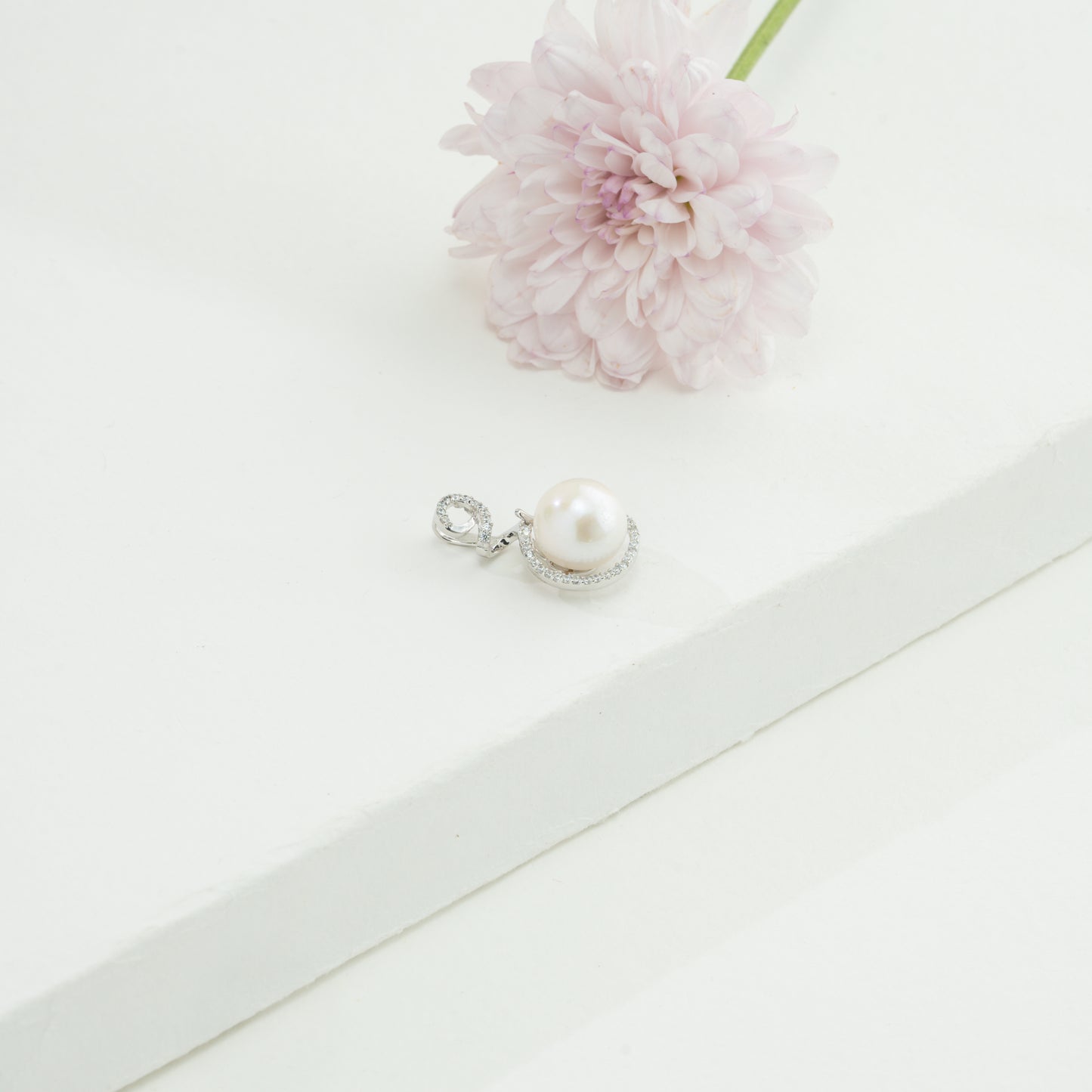 Beautiful Round White Freshwater Pearl Locket