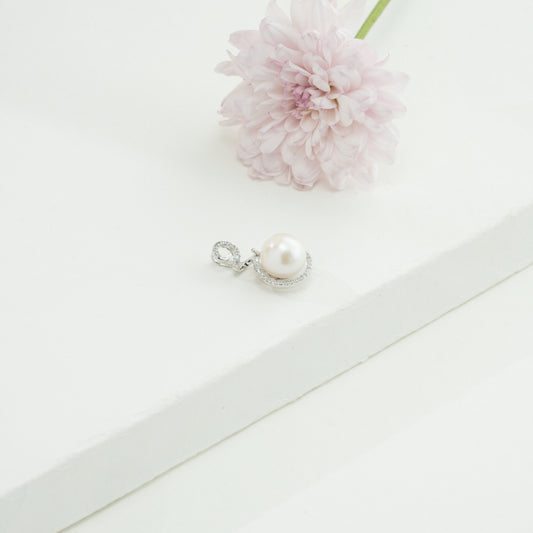 Beautiful Round White Freshwater Pearl Locket