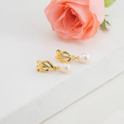 Distinctive White Freshwater Pearl Stud Earrings