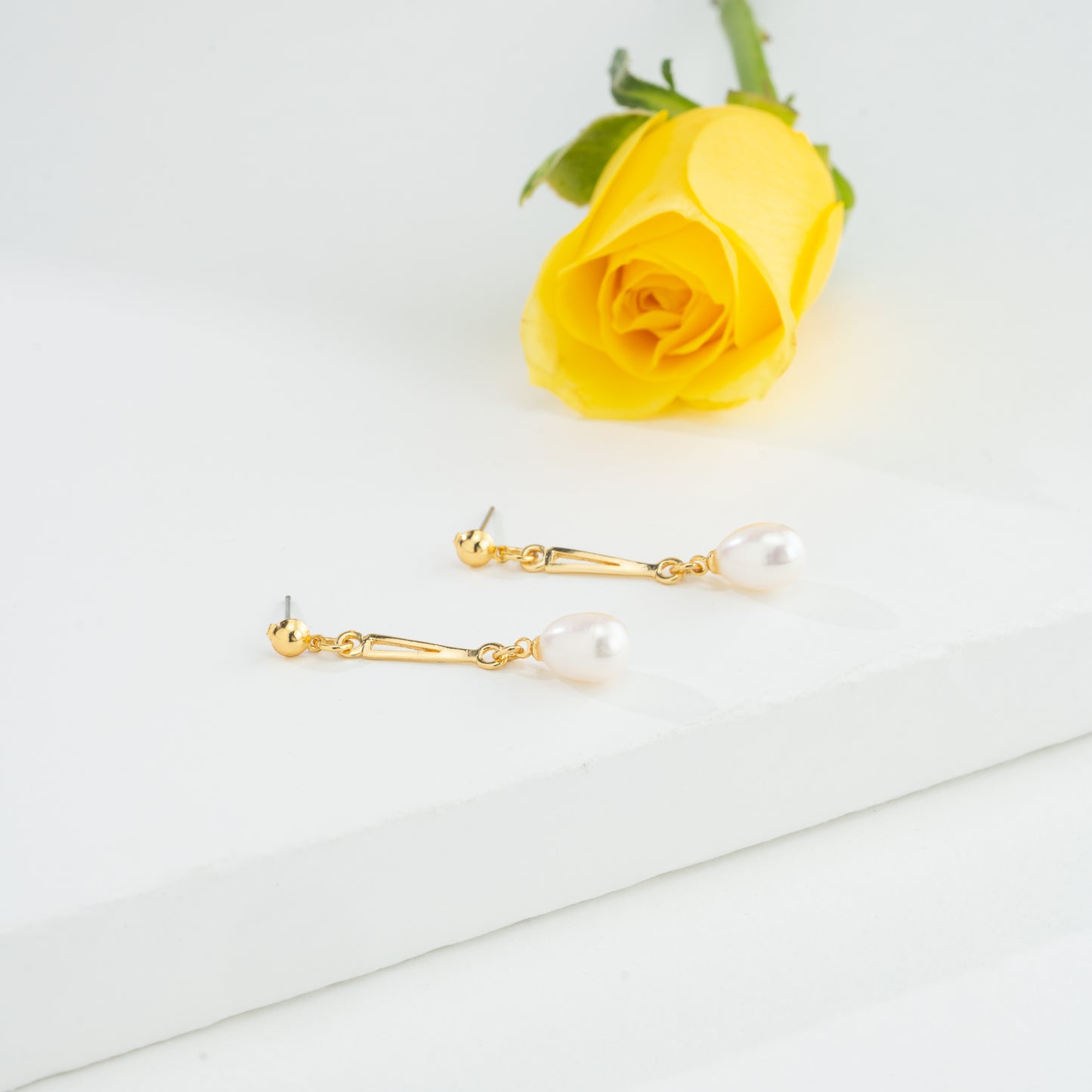 Sparkling Freshwater Pearl Drop Earring