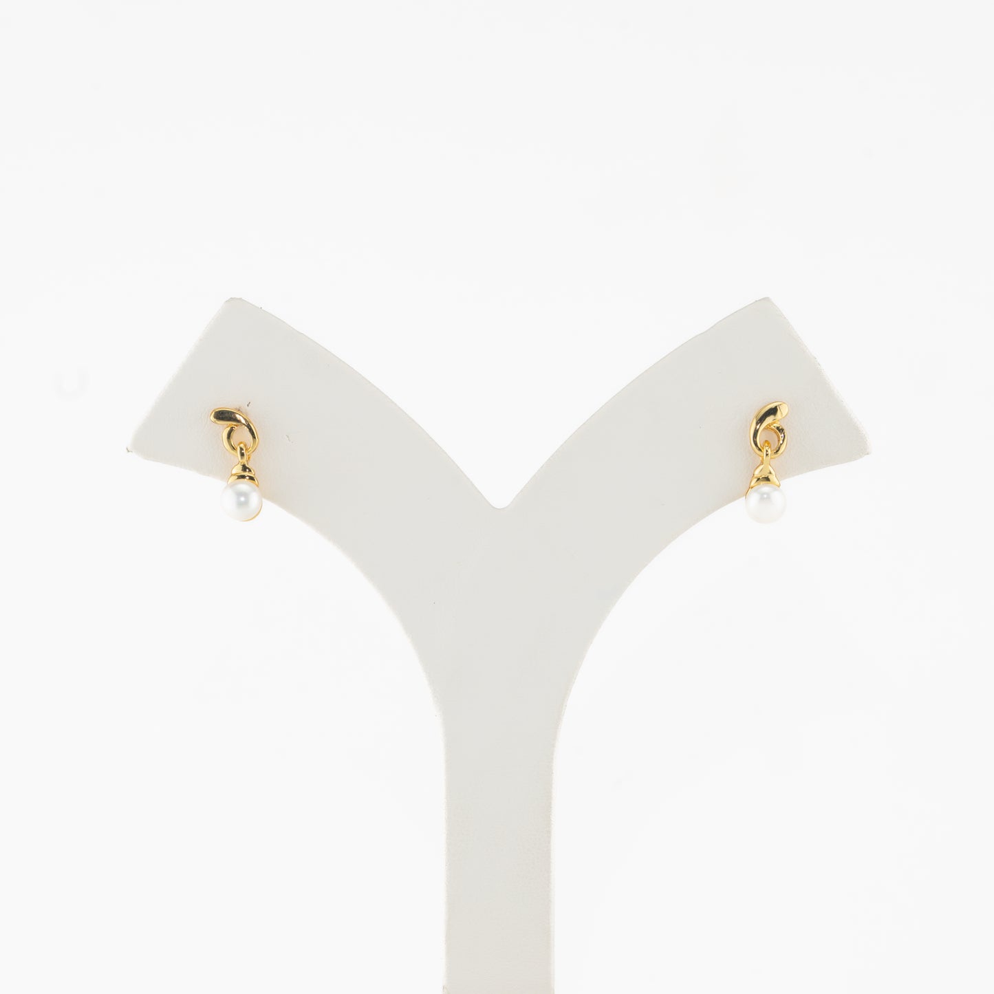 Distinctive White Freshwater Pearl Stud Earrings