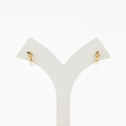 Distinctive White Freshwater Pearl Stud Earrings