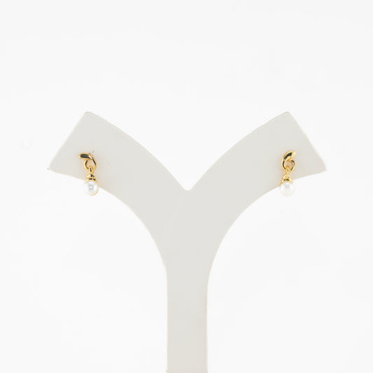 Distinctive White Freshwater Pearl Stud Earrings