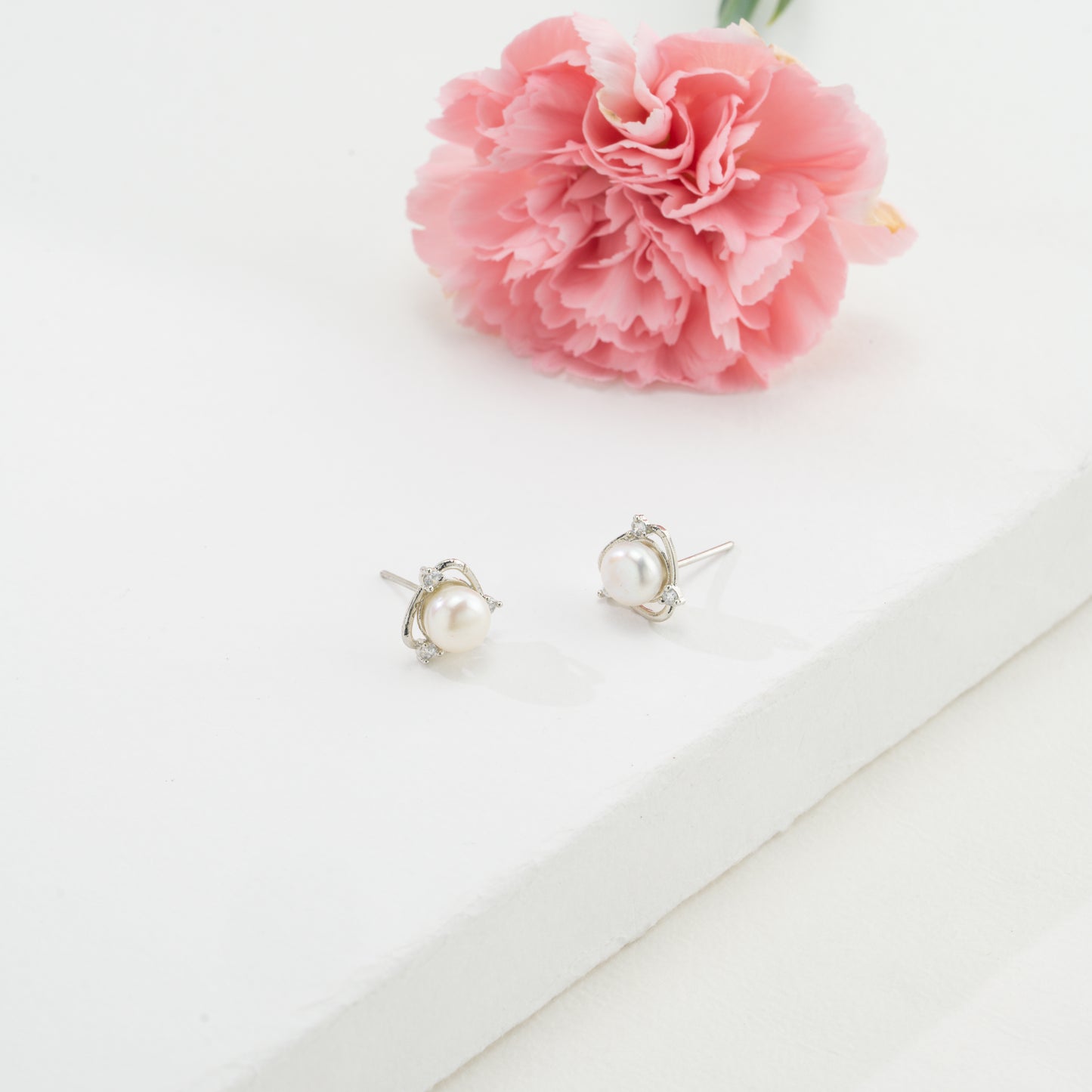 Luxury White Stone Freshwater Pearl Stud Earring