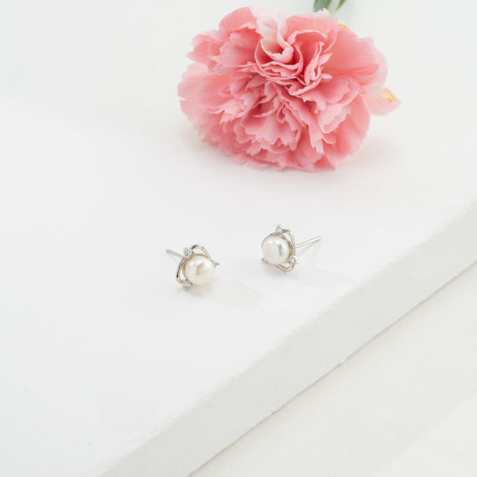 Luxury White Stone Freshwater Pearl Stud Earring