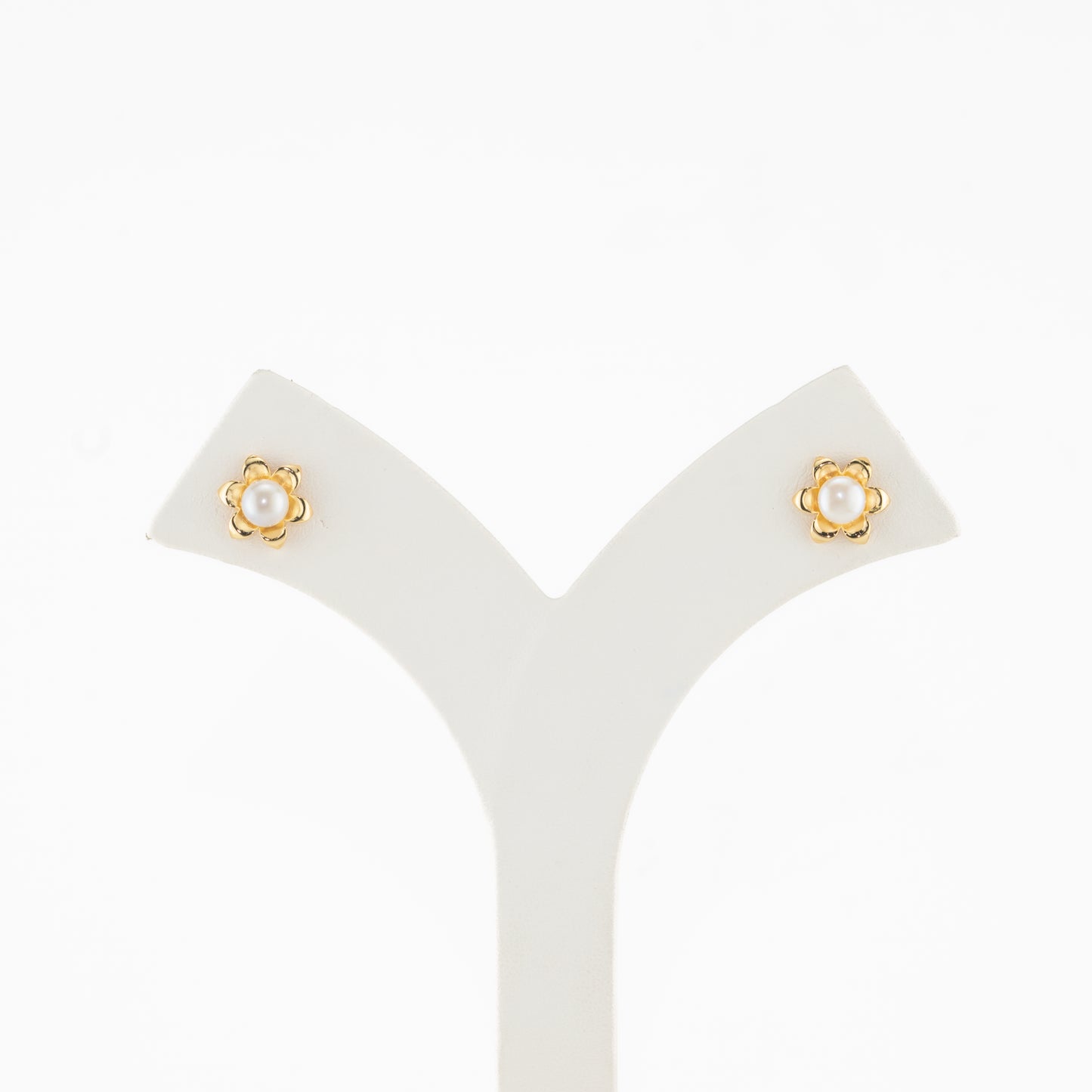 Shiny White Freshwater Pearl Stud Earrings