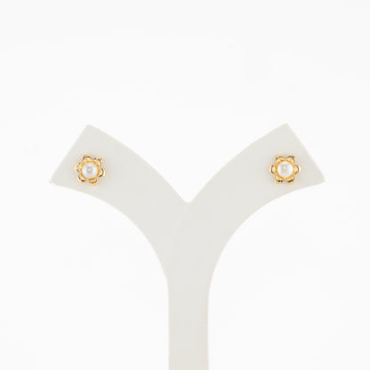 Shiny White Freshwater Pearl Stud Earrings