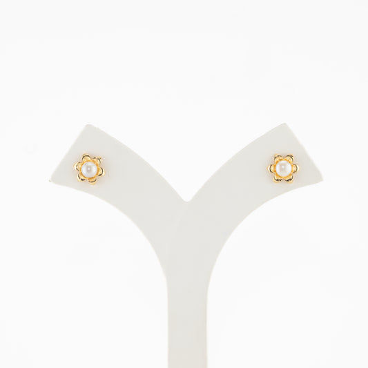 Shiny White Freshwater Pearl Stud Earrings