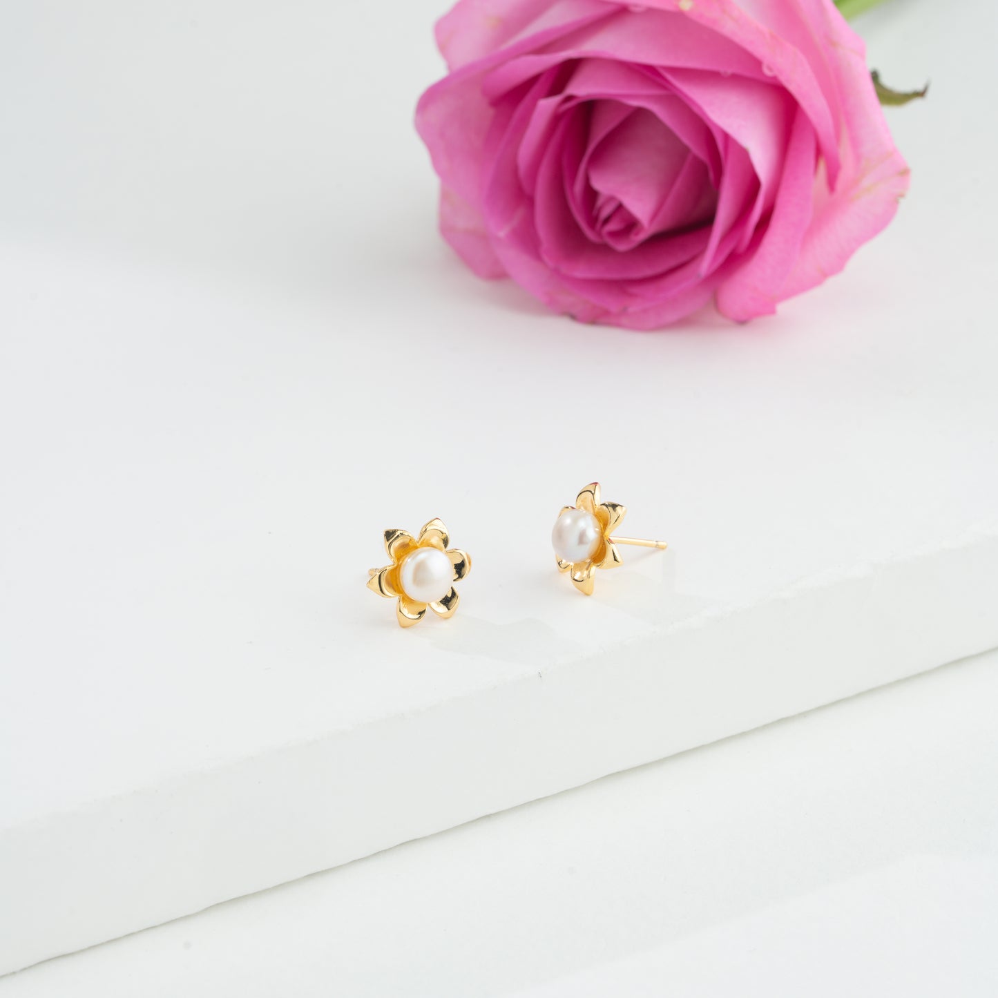 Shiny White Freshwater Pearl Stud Earrings