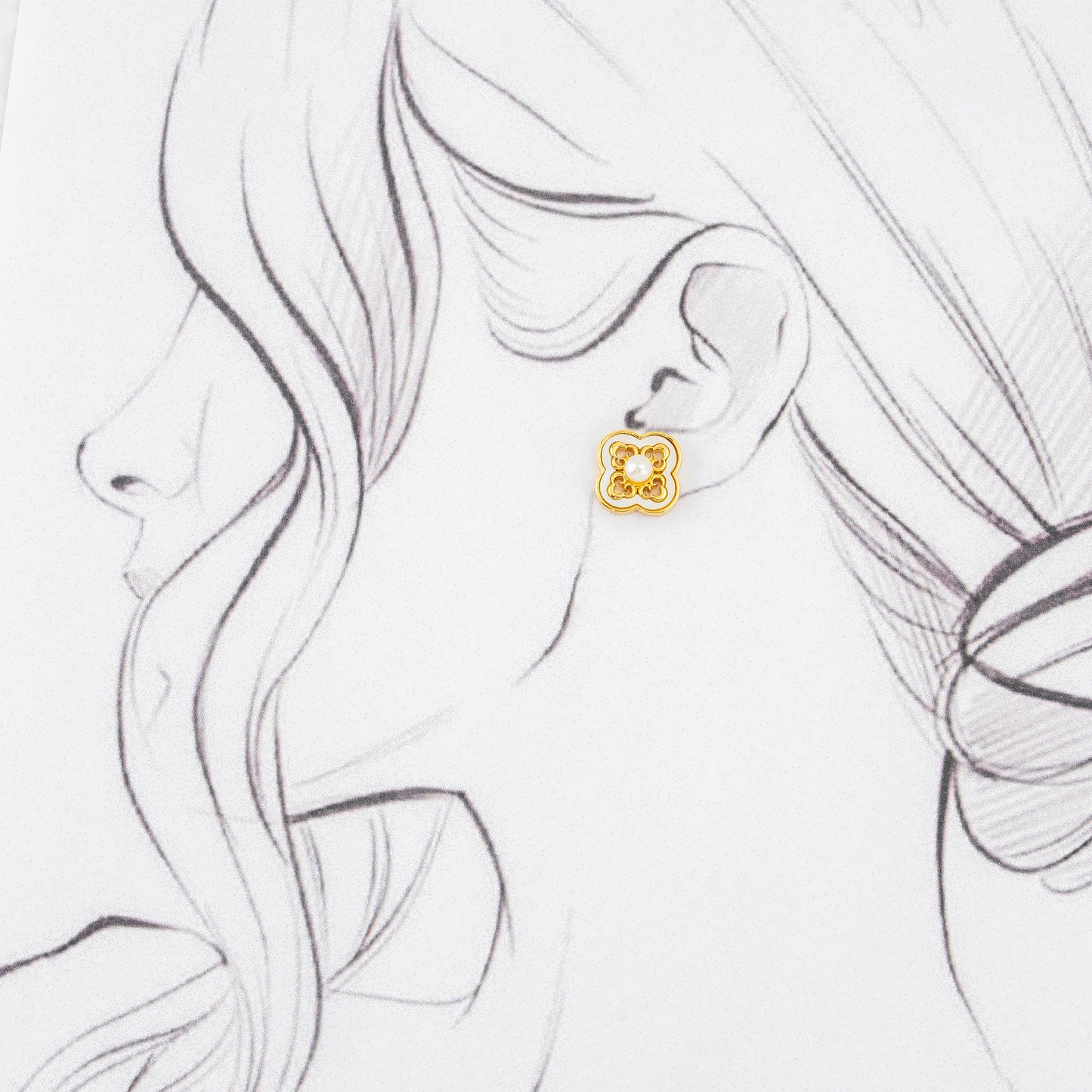 Exquisite White Freshwater Pearl Stud Earrings