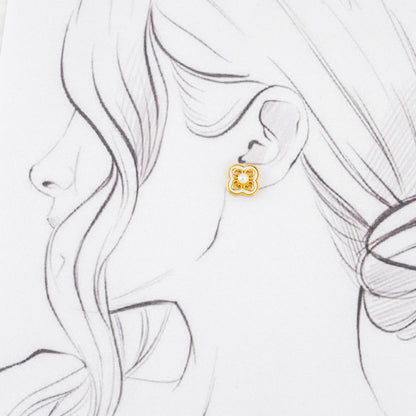 Exquisite White Freshwater Pearl Stud Earrings