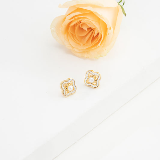 Exquisite White Freshwater Pearl Stud Earrings