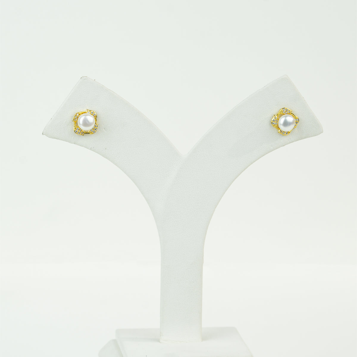 Exquisite White Freshwater Pearl Stud Earrings