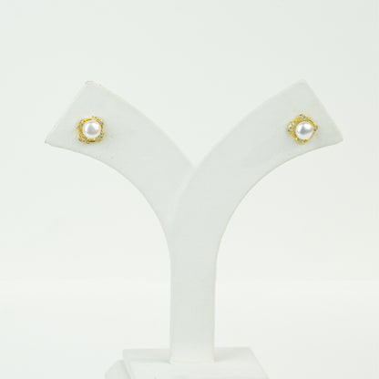 Exquisite White Freshwater Pearl Stud Earrings