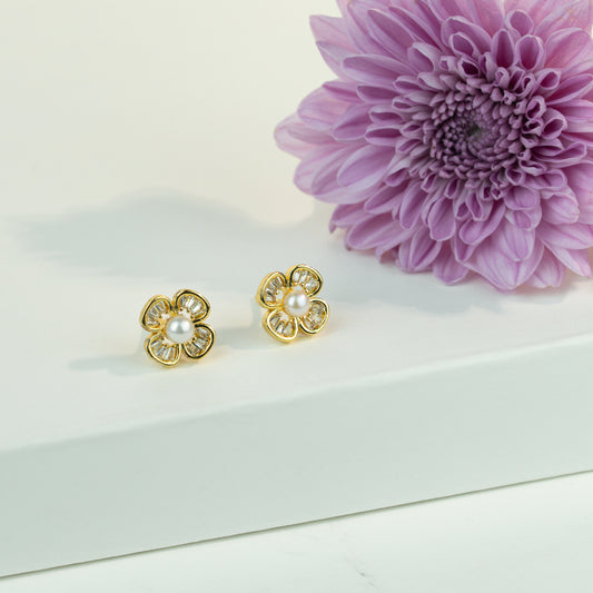 Shiny White Freshwater Pearl Stud Earrings