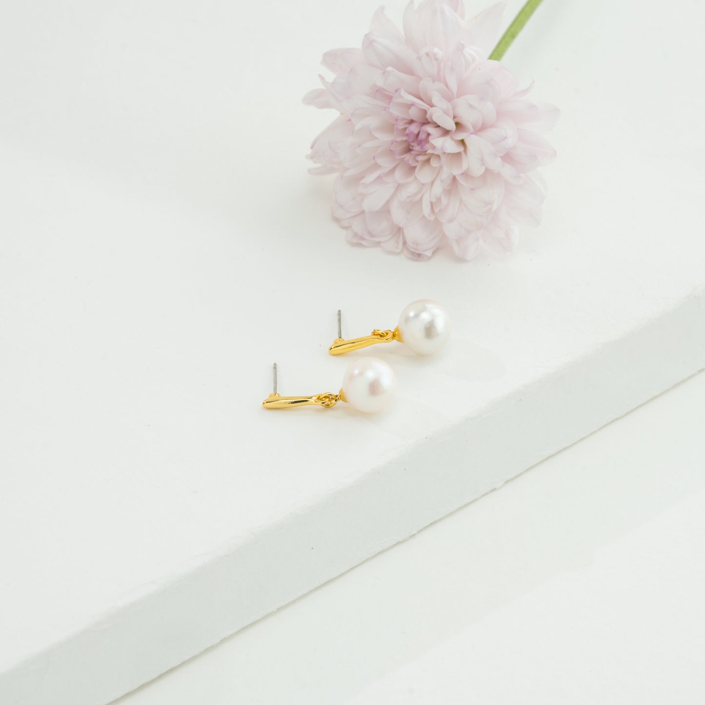 10.0-11.0mm White Round Freshwater Pearl Hanging Earrings