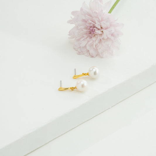 10.0-11.0mm White Round Freshwater Pearl Hanging Earrings