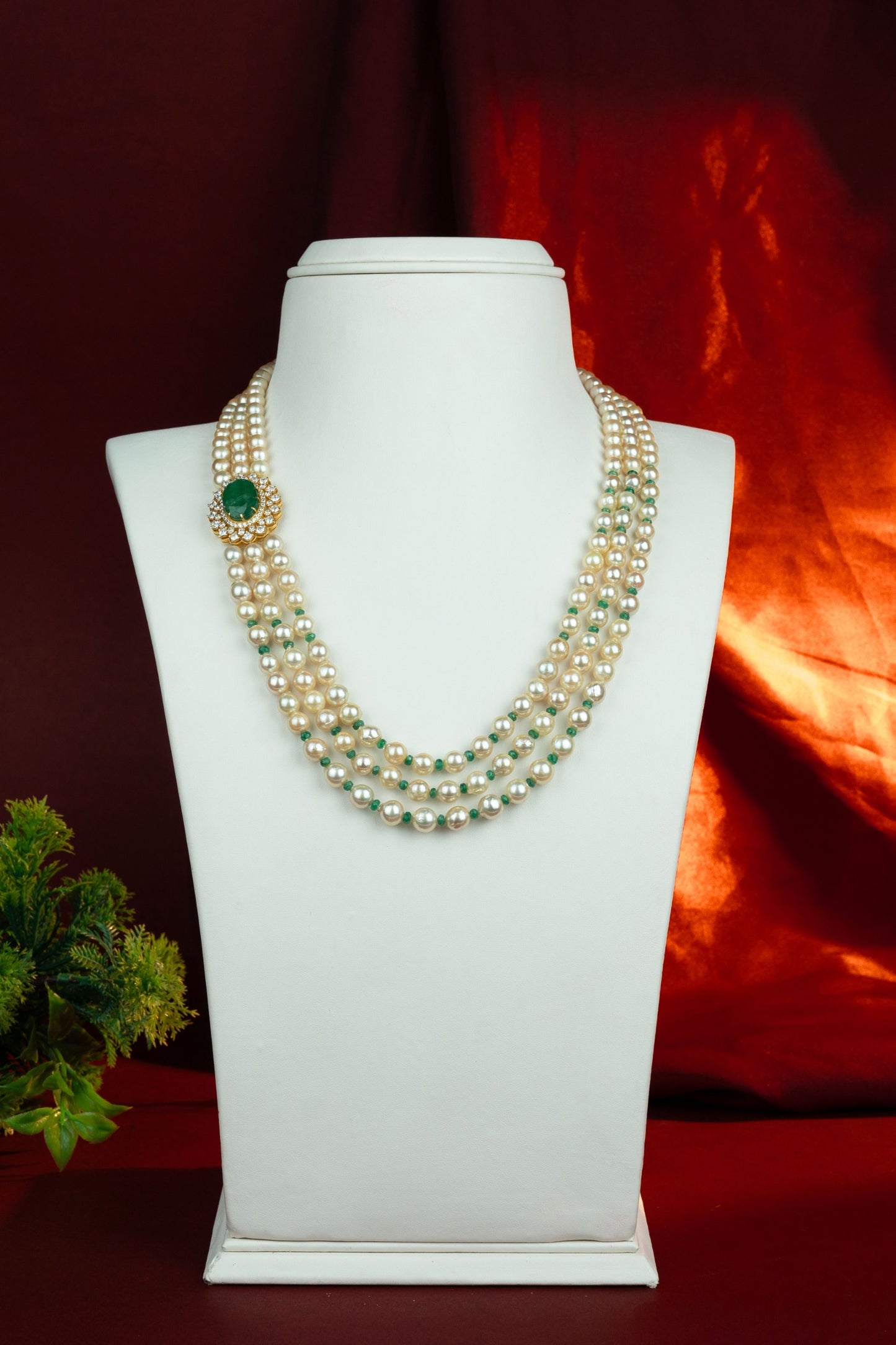 Graceful Natural Emerald Pearl Necklace