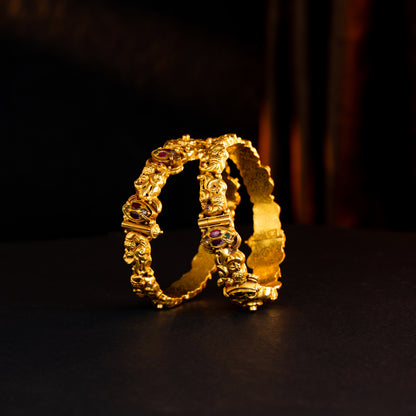Graceful Gold Stone Bangle