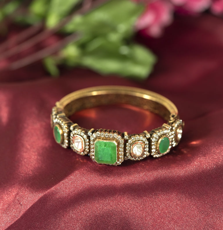 Elegant Emerald Polki Bangle