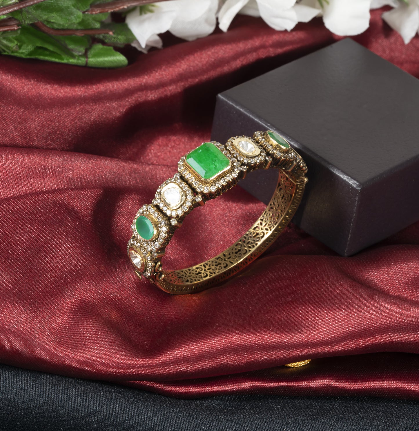 Elegant Emerald Polki Bangle