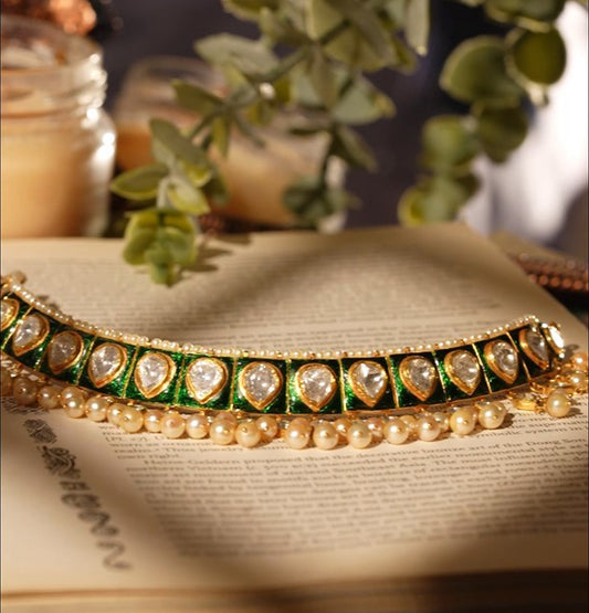 Glittering Kundan Pearl Choker