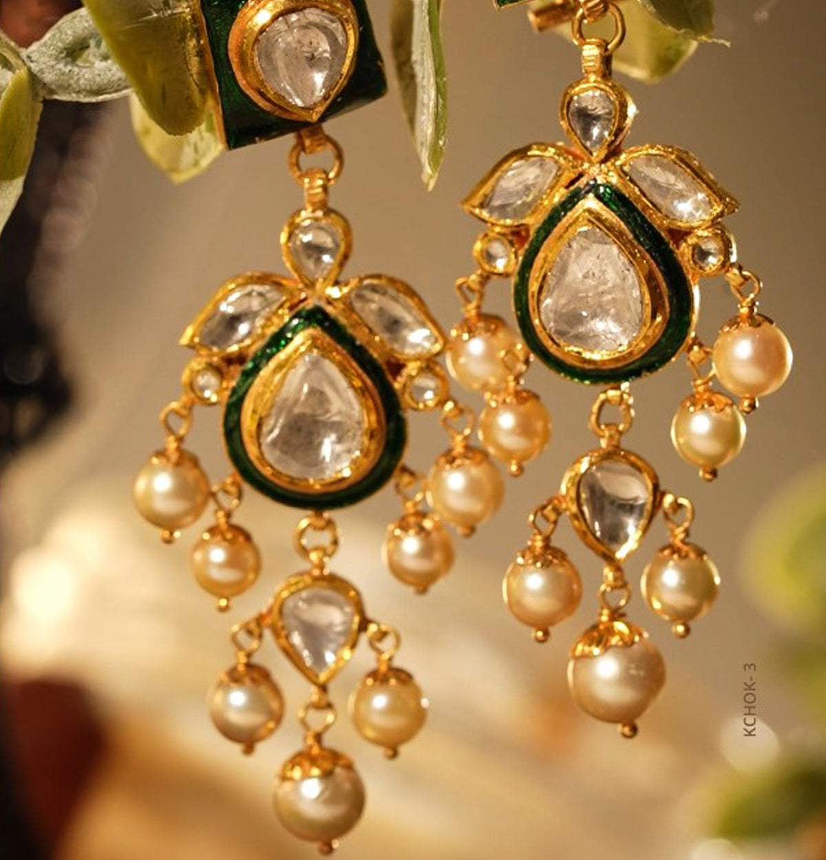 Glittering Kundan Pearl Choker