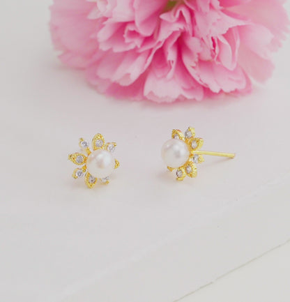 Charming White Stone Pearl Freshwater Stud Earrings