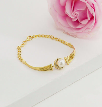 Decorative White Freshwater Pearl Bracelet