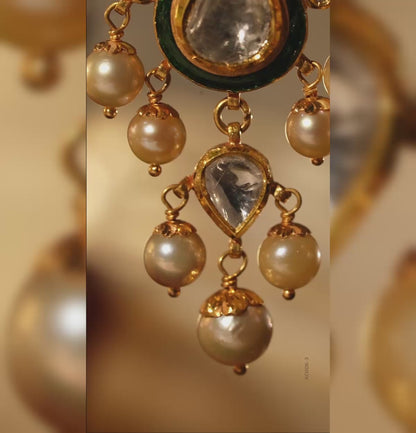 Glittering Kundan Pearl Choker