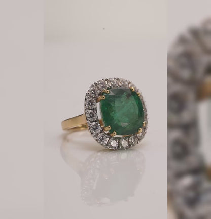 Graceful Emerald Diamond Ring