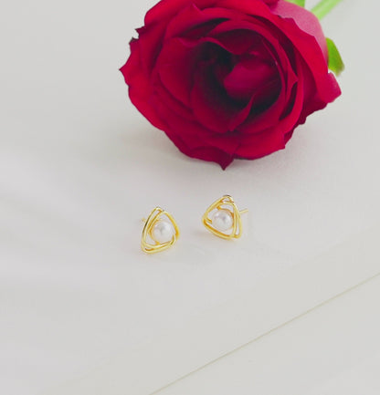 Artistic White Stone Freshwater Pearl Studs Earrings