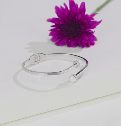 White Stone Freshwater Pearl Bracelet