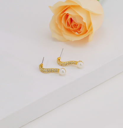 Regal White Stone Freshwater Pearl Studs Earrings