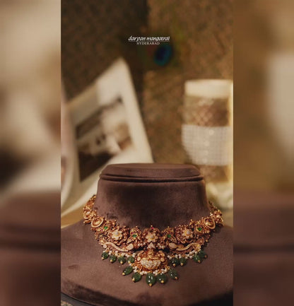 Charming Emerald Gold Choker