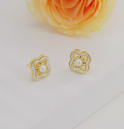 Exquisite White Freshwater Pearl Stud Earrings