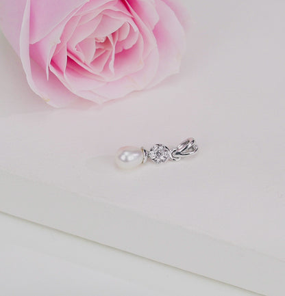 Glitzy Freshwater Pearl Locket