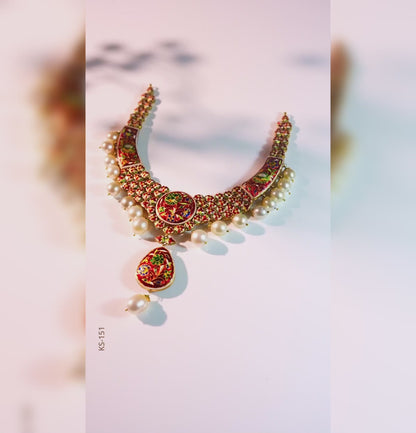Alluring Kundan Gold Necklace