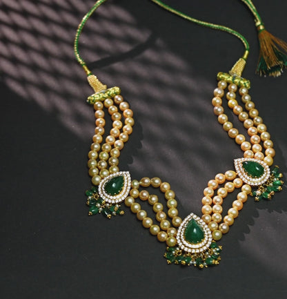 Chic Golden Pearls Emerald Stone Choker