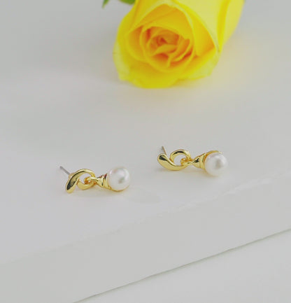 Distinctive White Freshwater Pearl Stud Earrings