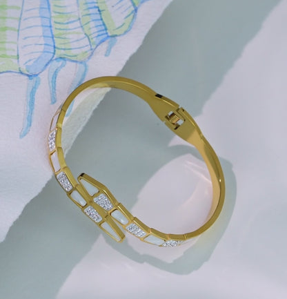 Charming Pearl Bracelet