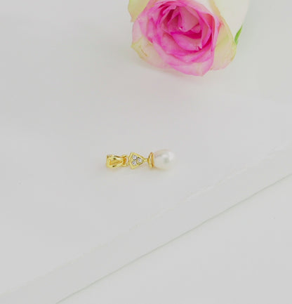 Stylish White Stone Drop Freshwater Pearl Locket