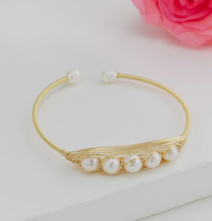 Favorite White Near Round Freshwater Pearl Bracelet