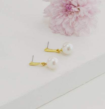 10.0-11.0mm White Round Freshwater Pearl Hanging Earrings