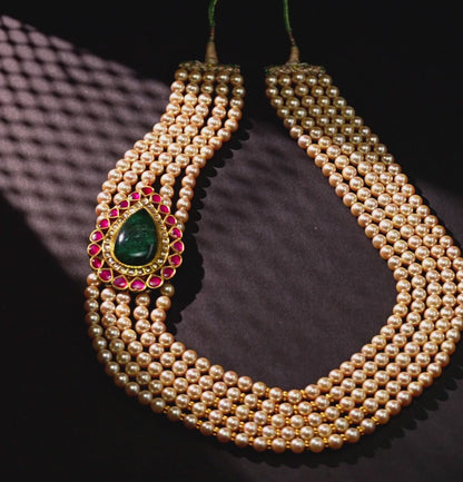 Refined Emerald Stone Side Piece Necklace