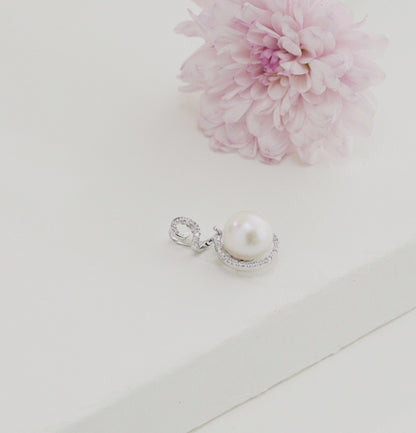 Beautiful Round White Freshwater Pearl Locket