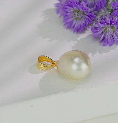 17.0-18.0mm White Round Pure Luxury South Sea Pearl With 18K Yellow Gold Pearl Locket