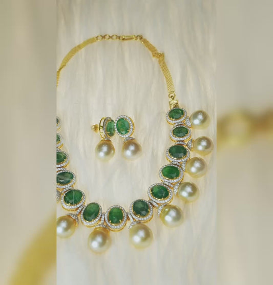 Gorgeous Emerald Diamond Necklace Set